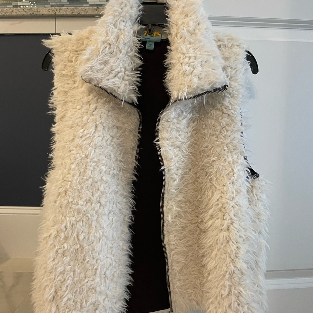 Cute fuzzy vest with side pockets. Dress up or wear casual